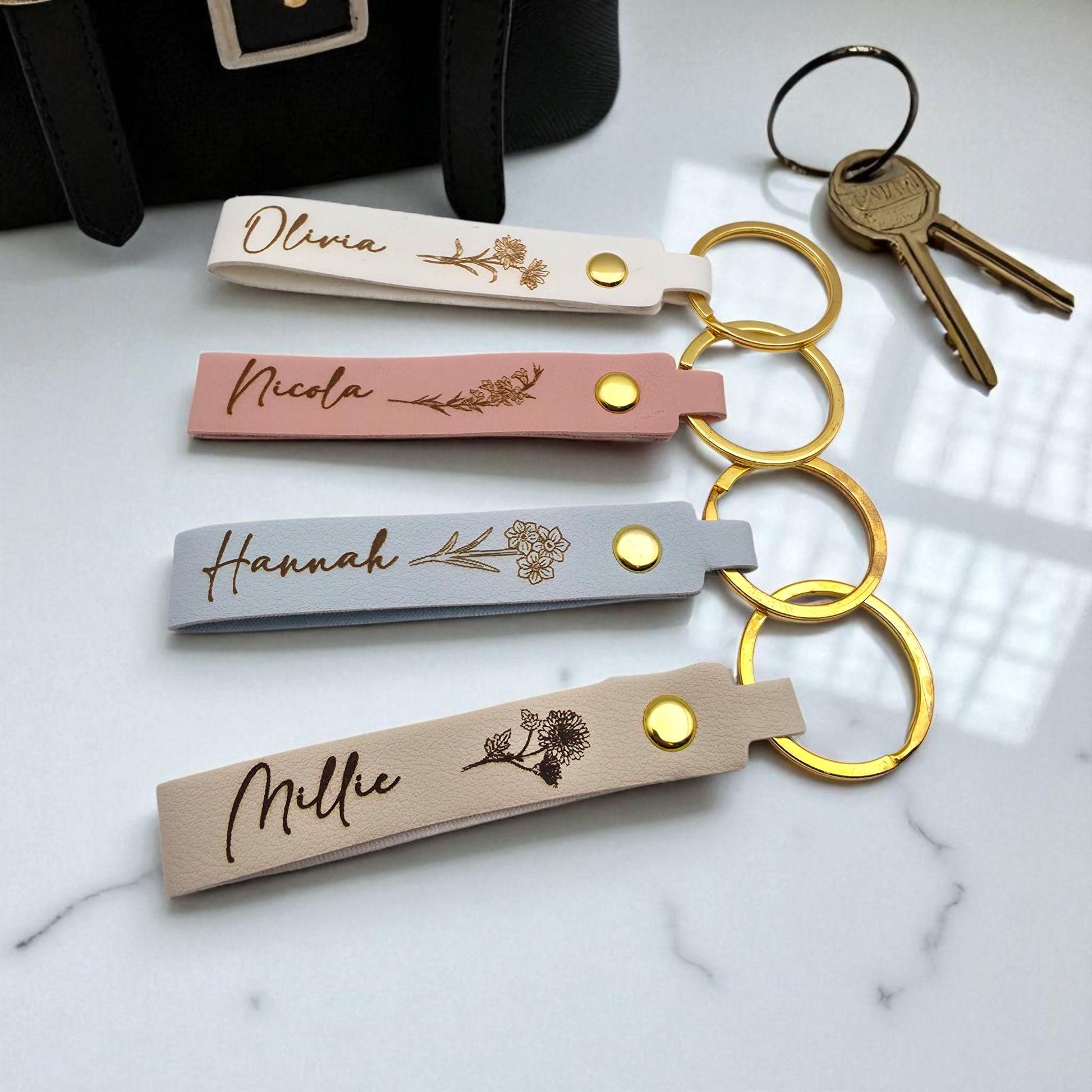 custom keychain gift for her mother&#39;s day gift personalised birth flower keyring